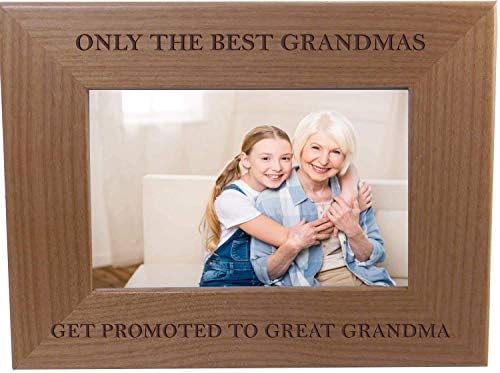 CustomGiftsNow Samo najbolje bake se promoviraju u veliku baku prirodnu garderu ugraviranu tablicu / viseći foto okvir za slike