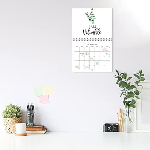Inspirativni zidni kalendar - traje od 2022. do septembra 2023. - Savršeni uredski materijal za žene sa pozitivnim afirmacijama za